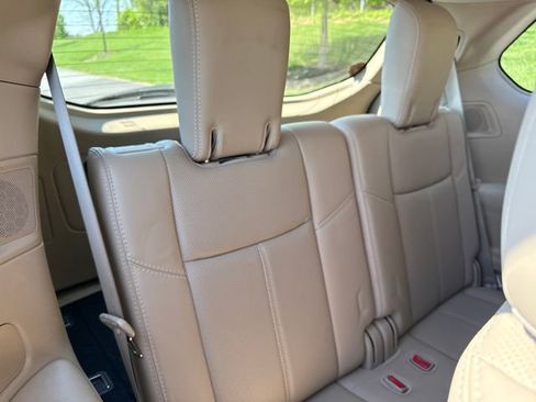 Used 2016 Nissan Pathfinder Platinum w/ Family Entertainment Package FWD image 16