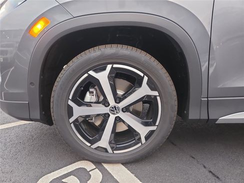 New 2026 Volkswagen Tiguan SE image 10