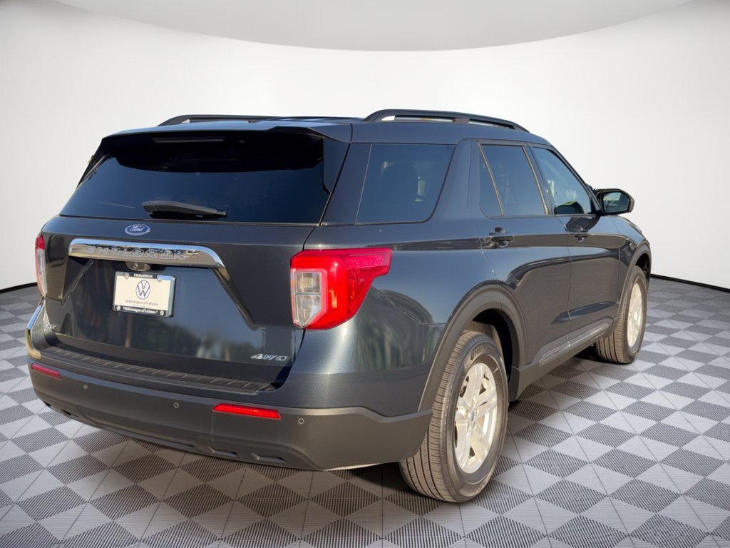 Used 2023 Ford Explorer XLT AWD/4WD image 9