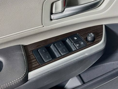 Certified 2023 Toyota Sienna XLE FWD image 16
