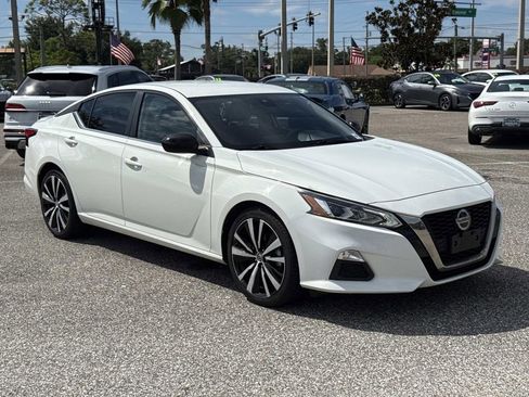 Certified 2022 Nissan Altima 2.5 SR image 4