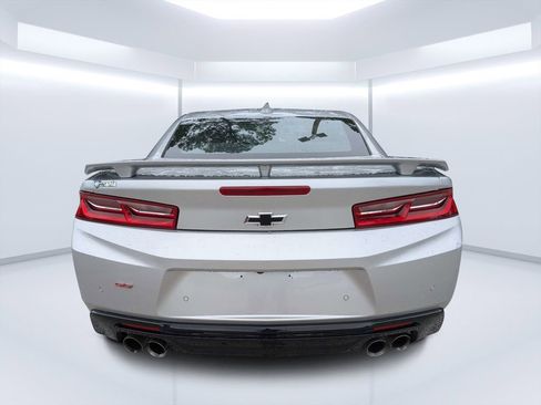 Used 2018 Chevrolet Camaro SS RWD image 4