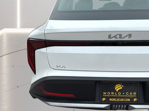 Used 2025 Kia K4 EX image 29