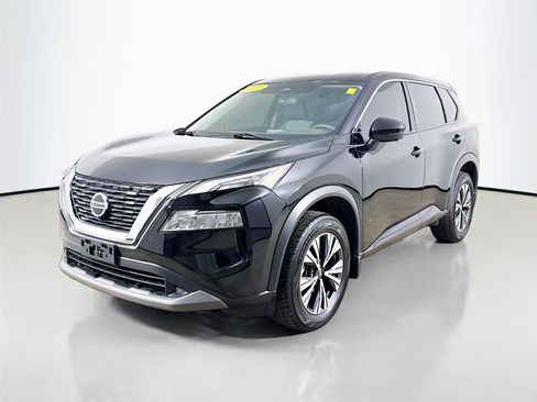 Used 2021 Nissan Rogue SV image 3