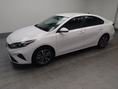 Used 2022 Kia Forte LXS FWD image 2