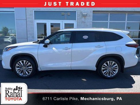 Certified 2024 Toyota Highlander Platinum AWD/4WD image 1