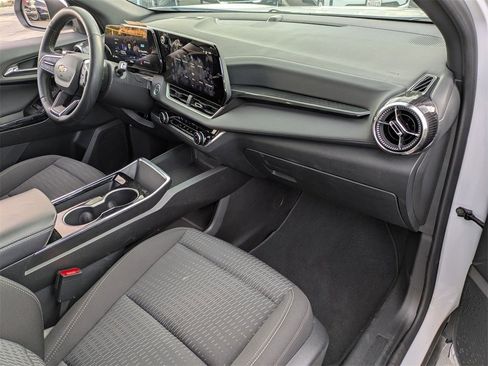 Used 2025 Chevrolet Equinox LT image 30