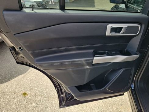 Used 2022 Ford Explorer XLT w/ Equipment Group 202A image 31