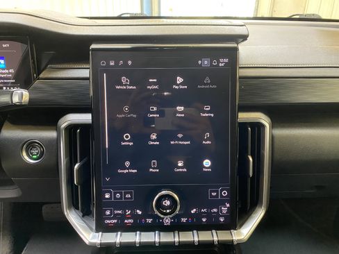 Used 2025 GMC Acadia Elevation image 40