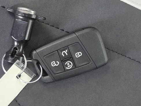 New 2026 Volkswagen Taos SE image 15