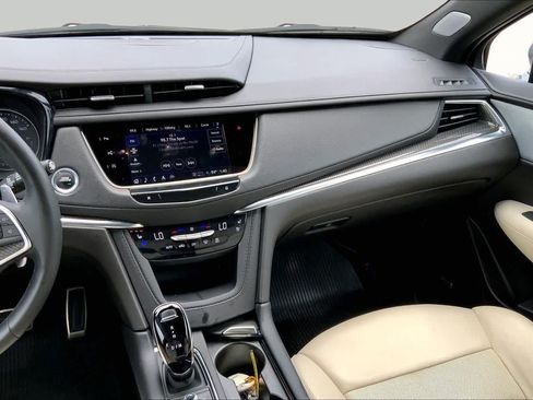 Used 2024 Cadillac XT5 Sportv w/ Technology Package AWD/4WD image 7