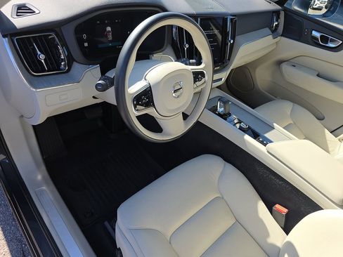 Used 2023 Volvo XC60 B5 Plus w/ Climate Package image 9