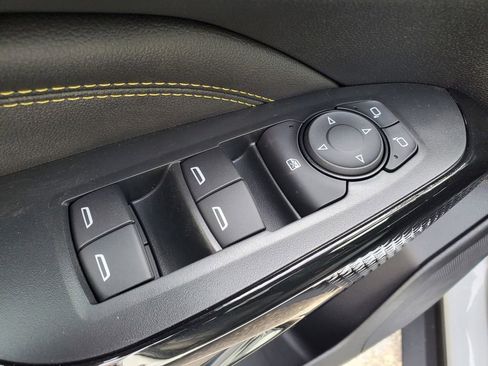 New 2026 Chevrolet Trax LT w/ Midnight Edition FWD image 8