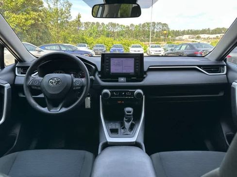 Used 2022 Toyota RAV4 LE image 17
