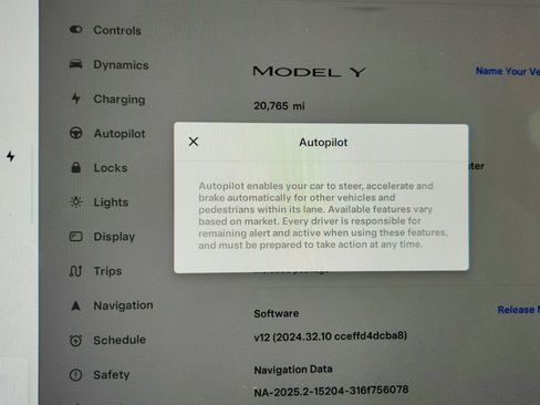 Used 2024 Tesla Model Y 2WD image 15