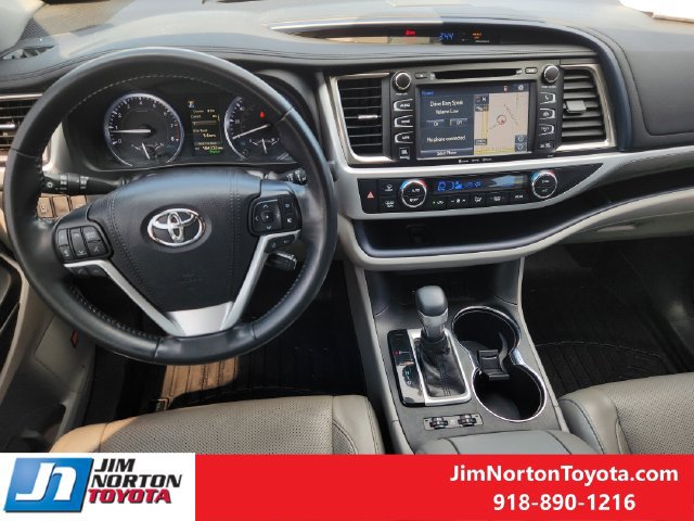 Used 2019 Toyota Highlander Limited FWD image 28