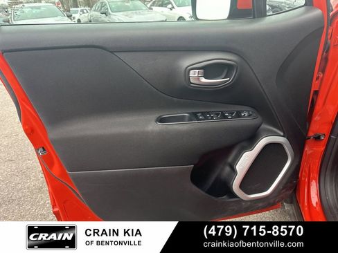 Used 2021 Jeep Renegade Latitude image 10