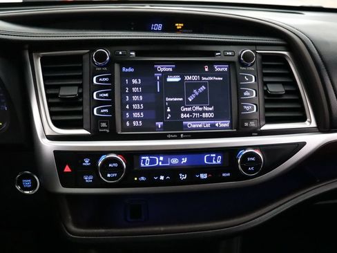 Used 2015 Toyota Highlander Limited w/ Driver Technology Package AWD/4WD image 26