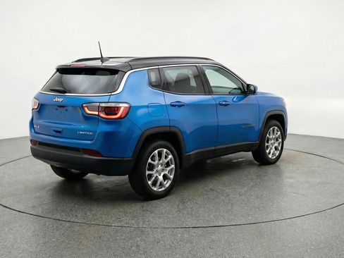 Used 2025 Jeep Compass Limited AWD/4WD image 9