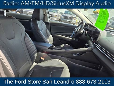 Used 2022 Hyundai Elantra Limited image 16