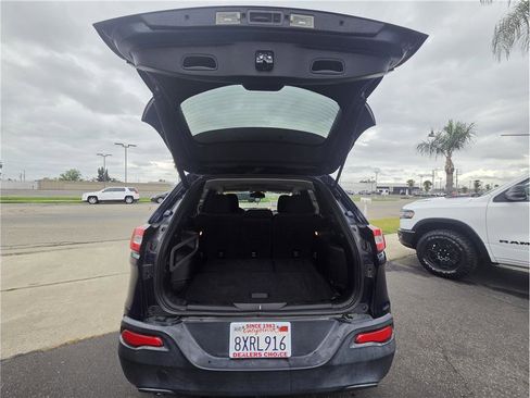 Used 2016 Jeep Cherokee Latitude w/ Comfort/Convenience Group FWD image 7