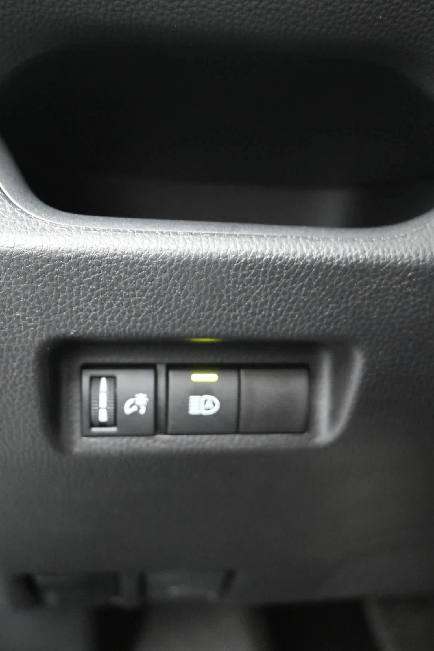Used 2025 Toyota RAV4 XLE AWD/4WD image 24