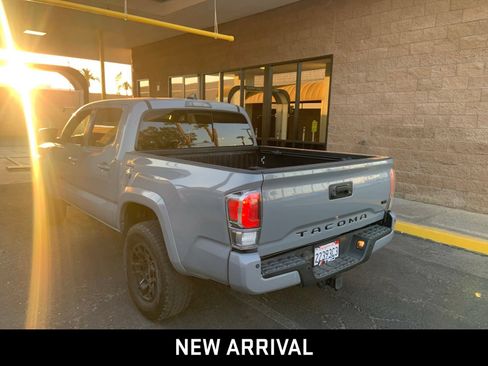 Used 2021 Toyota Tacoma TRD Sport w/ Technology Package RWD image 6