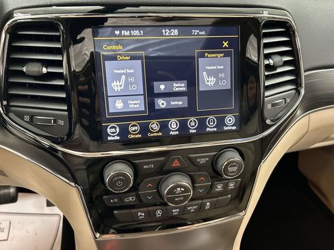 Used 2020 Jeep Grand Cherokee Limited AWD/4WD image 17