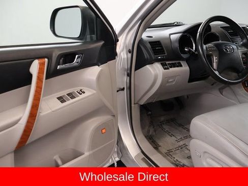 Used 2010 Toyota Highlander Limited AWD/4WD image 8