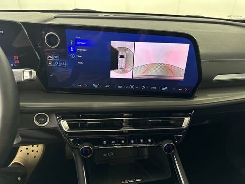 Used 2024 Chevrolet Traverse LT w/ Trailering Package image 22