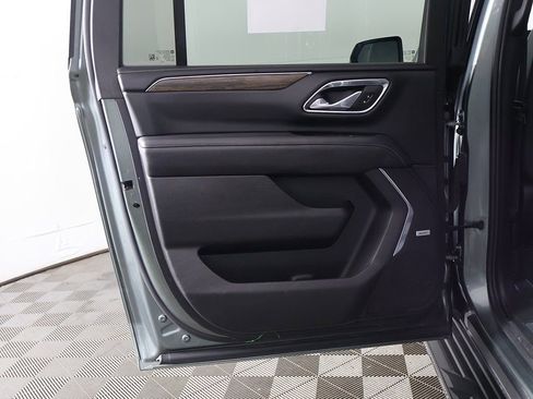 Used 2023 Chevrolet Suburban Premier image 27