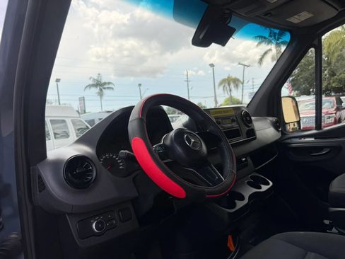 Used 2019 Mercedes-Benz Sprinter 170 image 12