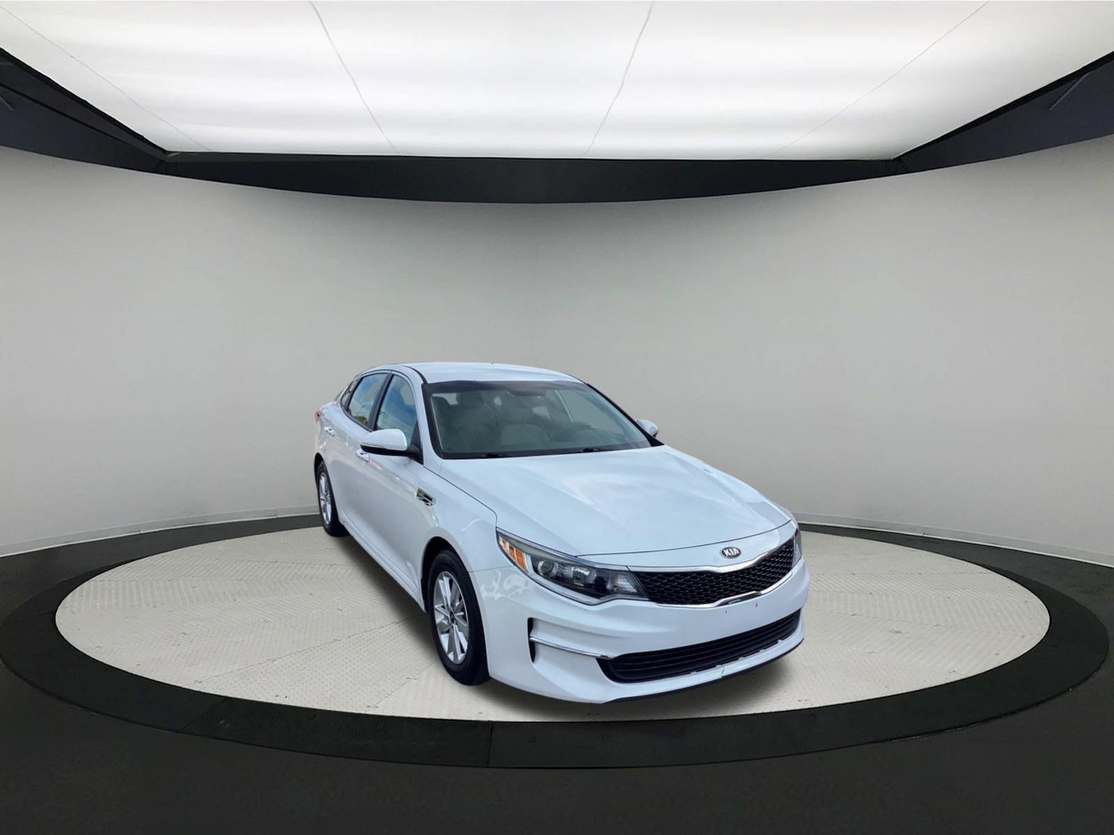 Used 2017 Kia Optima LX FWD image 2