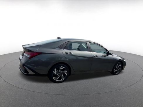 Used 2025 Hyundai Elantra Limited FWD image 15