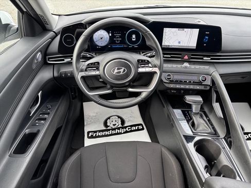 Used 2024 Hyundai Elantra SEL w/ Convenience Package image 11