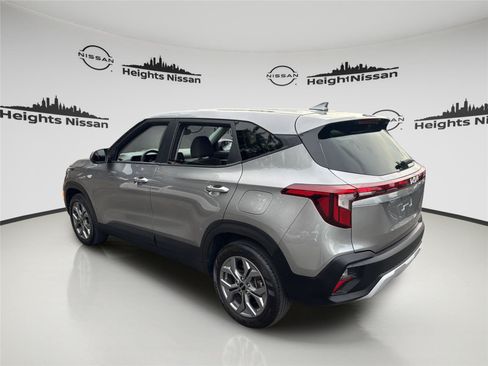 Used 2024 Kia Seltos LX AWD/4WD image 2