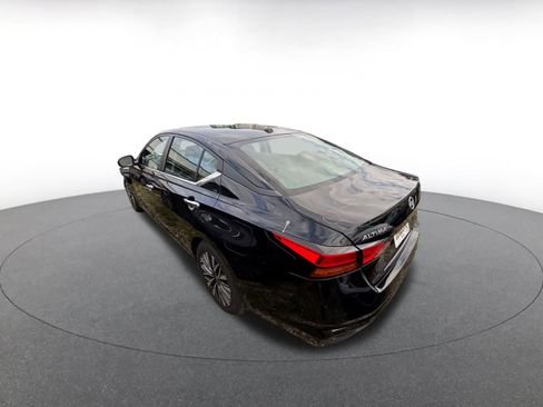 Used 2025 Nissan Altima 2.5 SV image 4