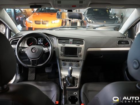 Used 2017 Volkswagen Golf SE image 18