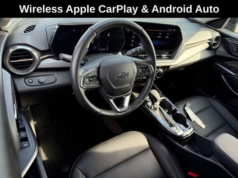 Used 2024 Chevrolet Trax ACTIV w/ Sunroof Package FWD image 3