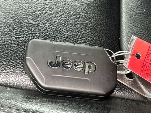 Certified 2022 Jeep Wrangler Unlimited Sahara image 11