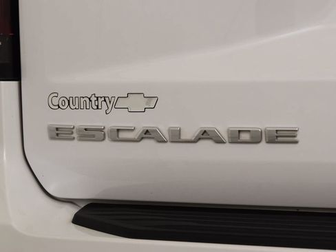 Used 2023 Cadillac Escalade Premium Luxury w/ Performance Package AWD/4WD image 23