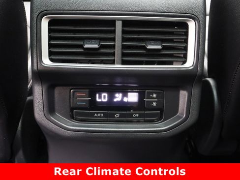 Used 2024 Volkswagen Atlas SE image 31