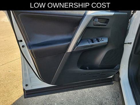 Used 2016 Toyota RAV4 LE FWD image 17