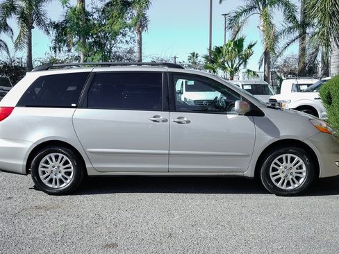 Used 2007 Toyota Sienna XLE image 14