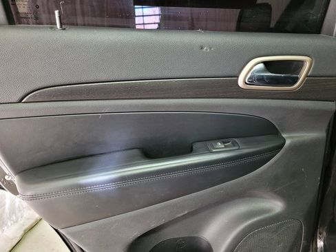 Used 2016 Jeep Grand Cherokee Laredo image 38