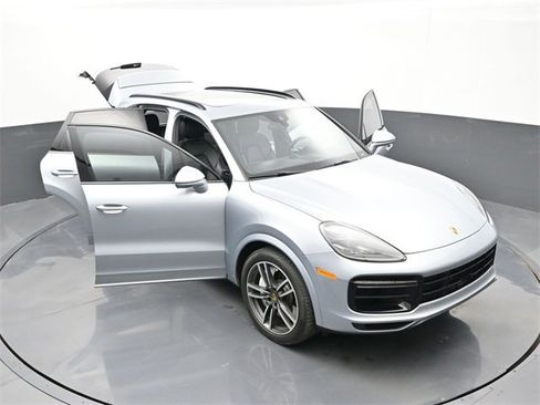 Used 2020 Porsche Cayenne Turbo image 29