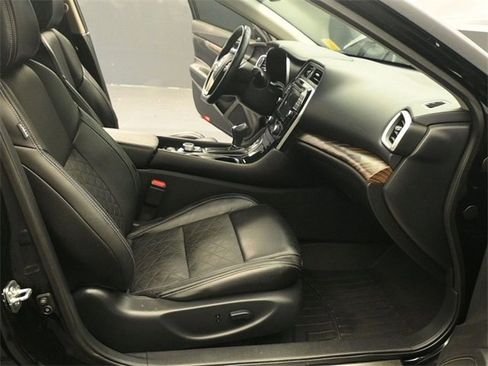 Used 2018 Nissan Maxima Platinum image 15