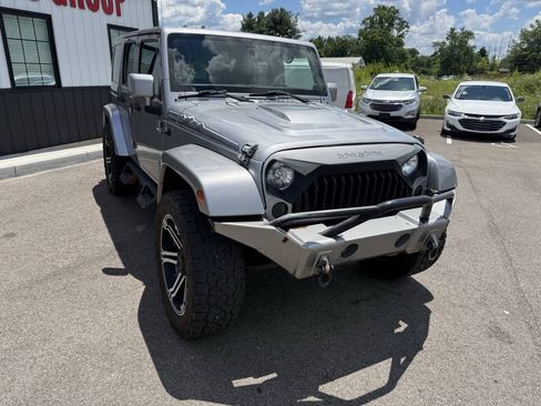 Used 2014 Jeep Wrangler Unlimited Sahara AWD/4WD image 4