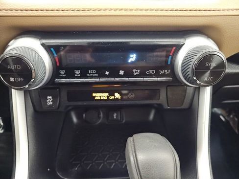 Used 2021 Toyota RAV4 LE image 24