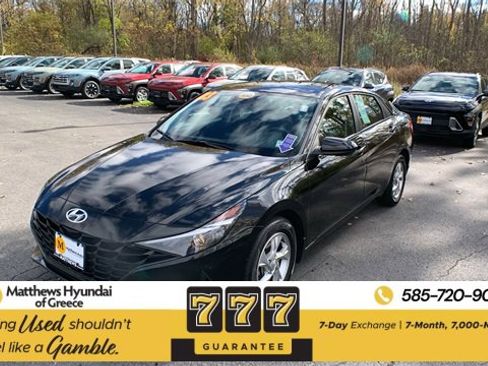 Used 2023 Hyundai Elantra SE image 1